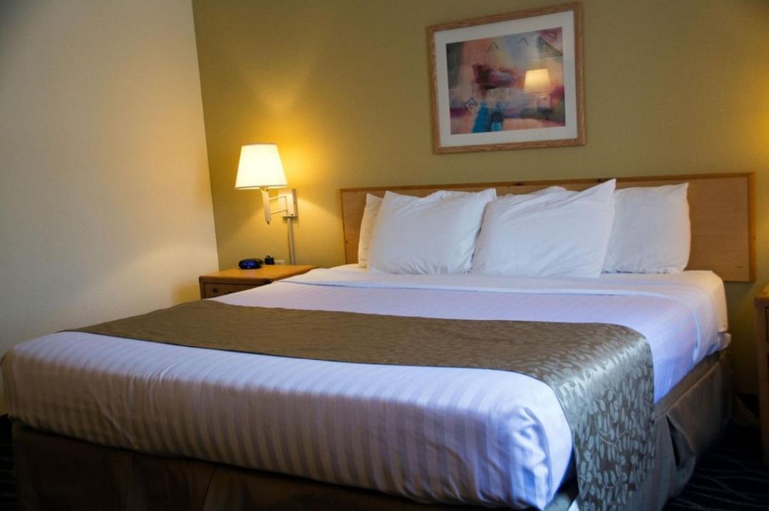 Boarders Inn & Suites By Cobblestone Hotels - Wautoma Exterior foto